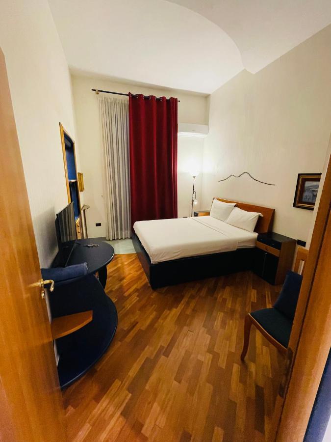 Santa Maria La Nova 21 Rooms&Suites Nápoles Exterior foto