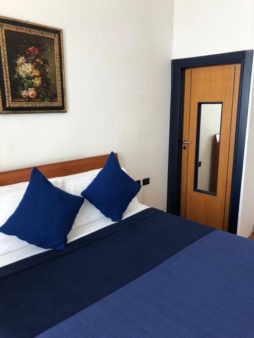 Santa Maria La Nova 21 Rooms&Suites Nápoles Exterior foto